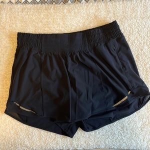 Lululemon Hotty Hot High-Rise Lined Short 4" size 8